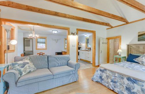 East Otis Vacation Rental with Private Deck and BBQ! - Foto 9