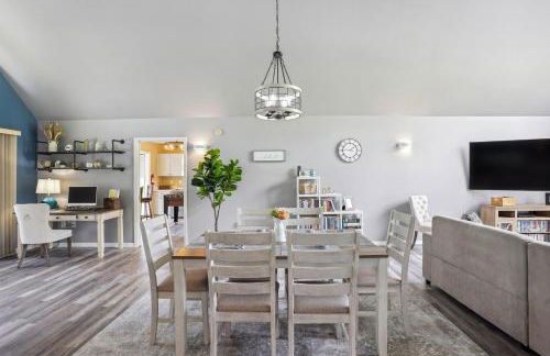 Luxurious Florida Home with Pool and Canal Access - Foto 6