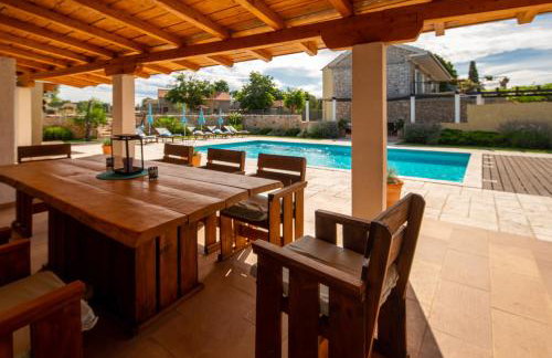 Božini dvori- Villa with Pool, Sauna , Jacuzzi and multifunkcional sport Court - Foto 79