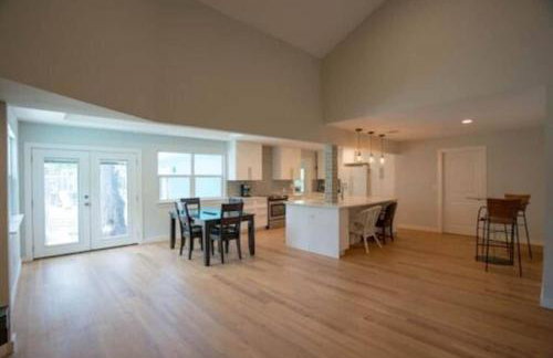 2 Large Bedrooms Open Living Peaceful - Photo 20