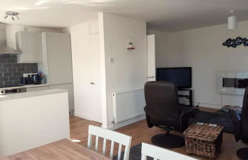 The Getaway - Modern 2 Bedroom Brixham Bungalow with sea peeps - Photo 15