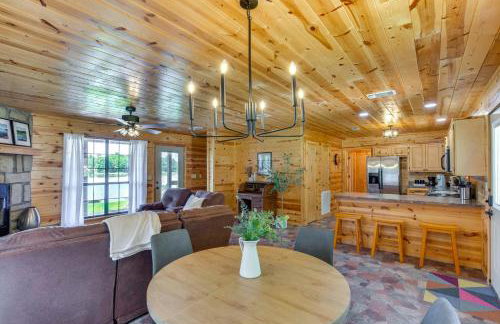 Cabin on Lake Raymond Gary with Dock, Grill and Views! - Foto 6
