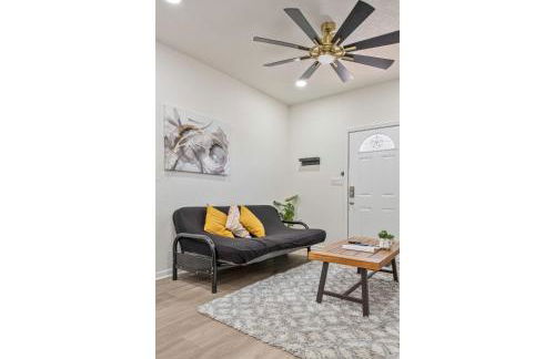 Glorius Amazing 2BR1BA Stay Near Lively Downtown - Foto 3