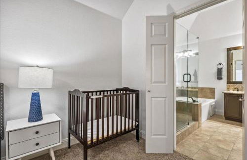 Luxury Home w Hot Tub near DFW Airport - Photo 21