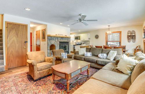 3 min to Mt Snow with FREE Shuttle! Family-Size fun, Wood fireplace, 2 living rooms, Arcades - Foto 9