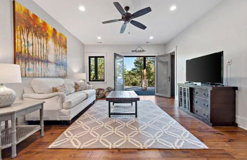 Hilltop Lodge Opulent Lakefront Living in Lake James - Photo 23