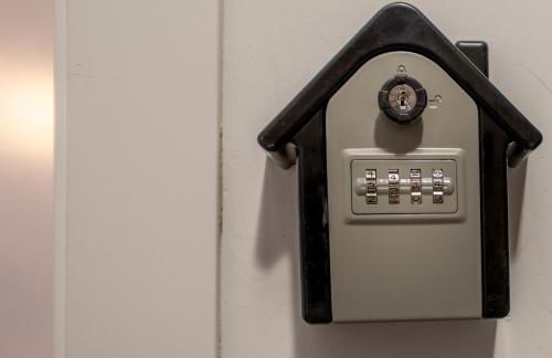 Modern, Stylish Apartment - Photo 20