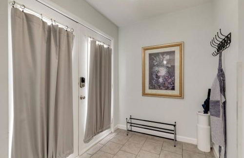 Beautiful 3 Bedroom- free parking 2M to Broadway - Foto 4