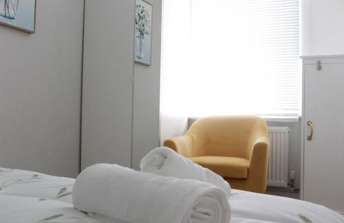 Crossways - a modern two bedroom village apartment close to cheltenham - Photo 17