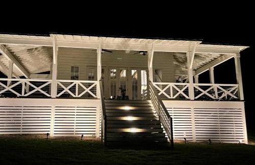 Luxe Lakefront Getaway with Porch and Water View! - Foto 40