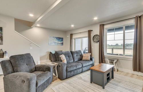 Columbia River Views Spacious Hammond Getaway! - Photo 6