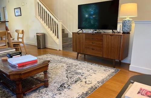 Near Stanford Luxury Retreat 1 Gigabit Fast WiFi Two Car Garage Masterbedroom King Size Bed Walk-in Closet and Walk-in Shower - Foto 12