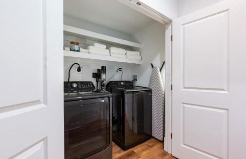 Modern 2BR Retreat, Close to DC & Airport - Photo 19