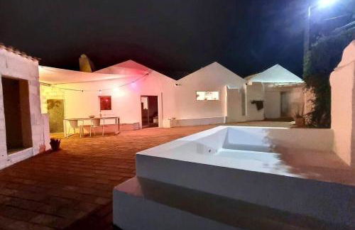 Casa Típica com Pátio e Tanque - Foto 22