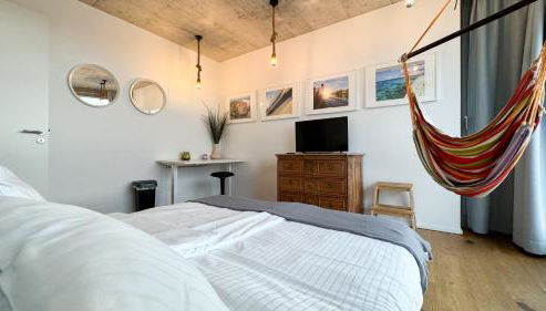 Stylish Riverfront Penthouse with Skyline View - Foto 5