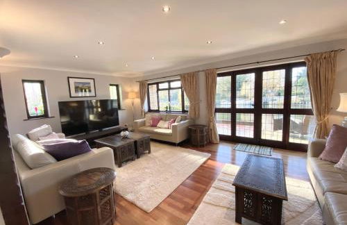 Riverside 4 Bedroom House Wraysbury Staines - Foto 8