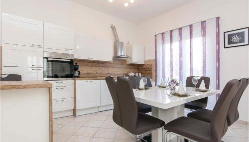 Cozy Home In Pakostane - Foto 5