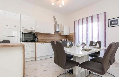 Cozy Home In Pakostane - Foto 5