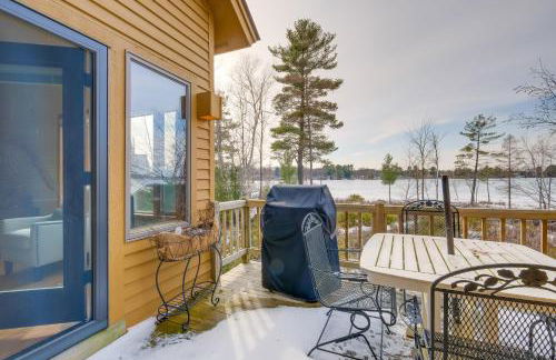 Elk Rapids Condo with Balcony Overlooking Elk Lake! - Foto 3