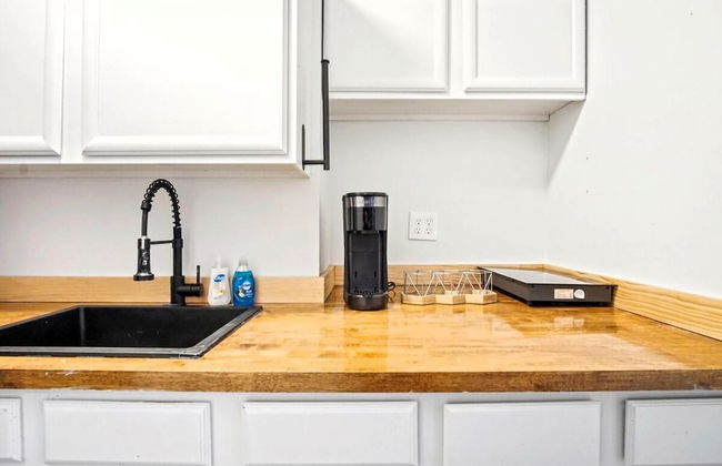 Beautiful Getaway Nears Asian Dist - Photo 10