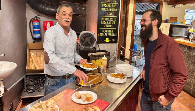 Excursión en grupo pequeño a Bilbao con tapas y cata de vinos - Foto 5