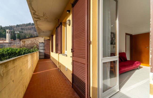 Scarlet Apartment with Garden - Photo 12