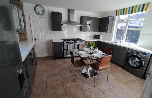 Sirius House - sleeps 7, driveway, garden - Photo 29