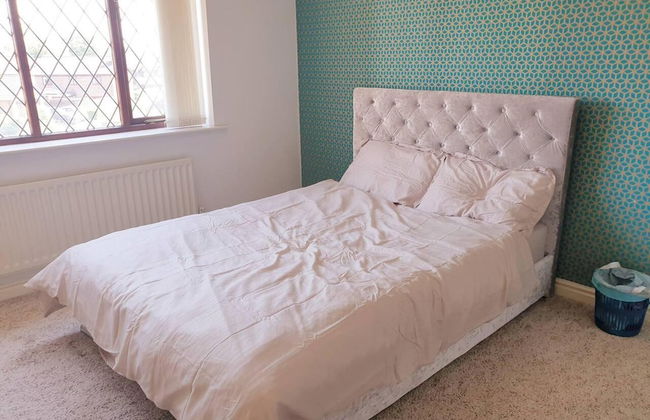 Lovely 4-bed , 3 Bath Villa in Bolton, Manchester - Foto 2