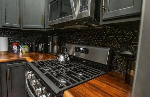 Speakeasy Suite at ArnoTriplex-Close to Downtown-Pet Friendly! - Foto 27