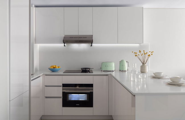 Staybridge Suites Dubai Internet City by IHG - Photo 23