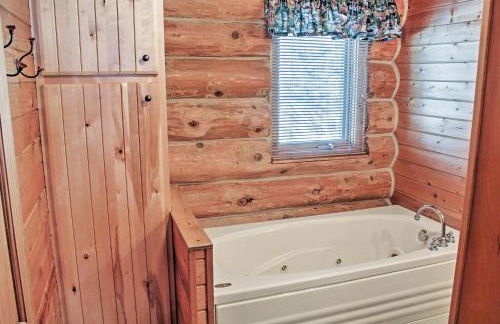 Wonderful Home on Sand Lake with Expansive Porch! - Foto 30