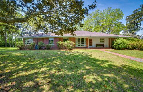 Fifties Beaufort Home with Patio, On Newport River! - Foto 24
