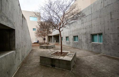 Well-Appointed Condo Across Street from UC Davis! - Foto 27