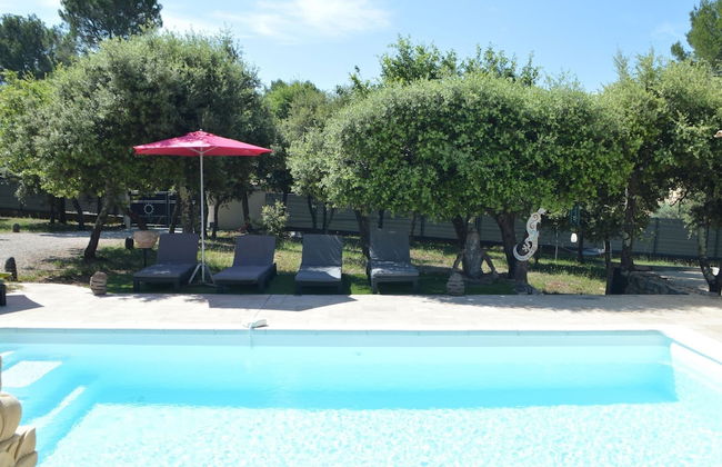 Modern Holiday Home With Private Pool and Garden - Foto 18