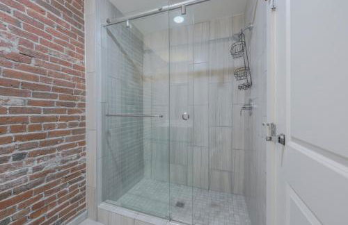 Downtown Luxury Students Welcome Washer and Dryer - Foto 6