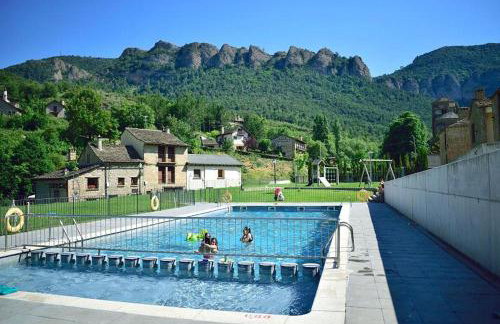 Casa El Parral 2 dormitorios a 30 min de Astun y Candanchu - Foto 1