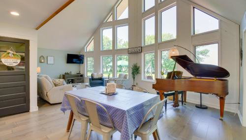 Lakefront Sunburg Vacation Rental with Boat Dock! - Foto 2