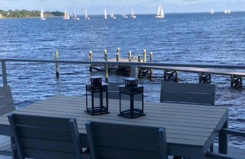 FEATURED ON HGTV'S MY LOTTERY DREAM HOME! Private dock, 15 minute boat ride to Crab Island, 20 minute drive to Destin, Pet Friendly - Foto 2