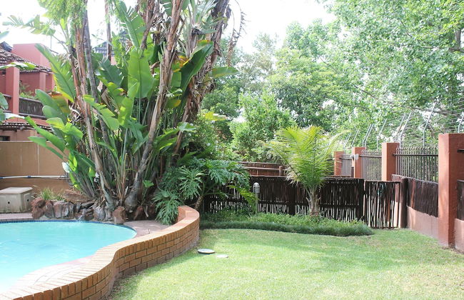 Exquisite 2 Bedroom Garden Townhouse in the Heart of Fourways - Photo 29
