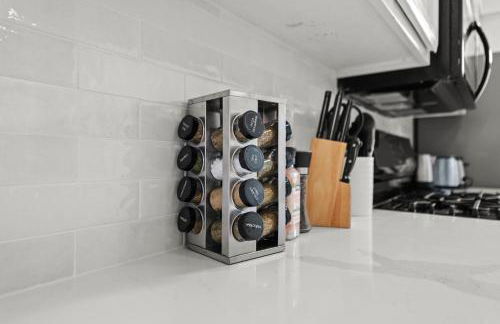 Recently Upgraded House with King Suite, quiet NBHD, Fast Wifi, and Yard - Foto 39