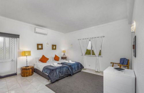 Villa Alfarrobeira by Villa Plus - Photo 10