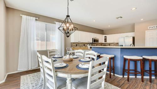 Shop, Golf and Hike Surprise Group Getaway with Pool! - Foto 5