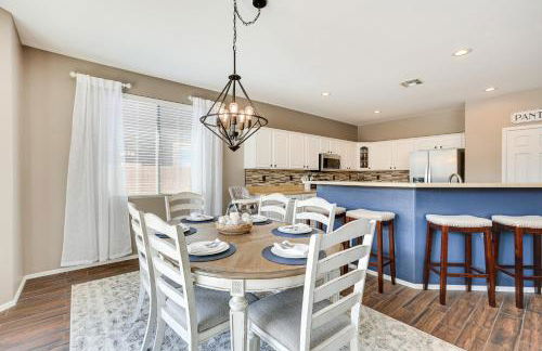 Shop, Golf and Hike Surprise Group Getaway with Pool! - Foto 5