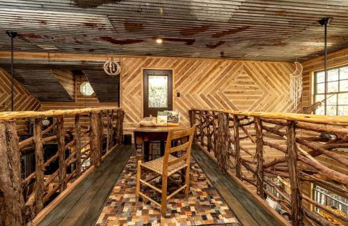 Magical Treehouse with Slide by Brazos River for Family Glamping Adventures in Texas - Foto 21