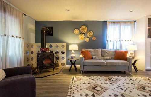 New Oasis -Spa -Firepit -BBQ- Decks-Pet friendly - Foto 26