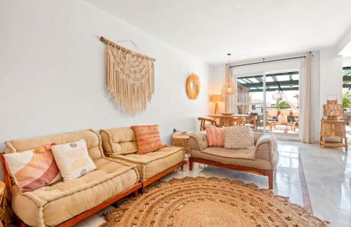 StayatSas Marbella, close to the beach, large 80 m2 terrace, large swimming pools, parking included, 10 minutes from the centre - Foto 49