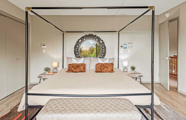 Emerald Bluff by Avantstay Lake Views, Deck, Fire Pit, Game Room - Photo 29