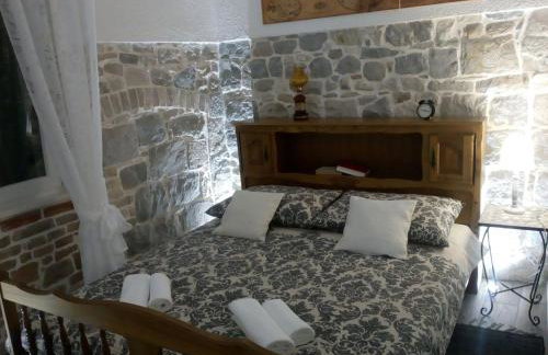 Old school apartment - Photo 21