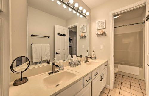 Updated Onekama Resort Condo on Portage Lake! - Foto 16