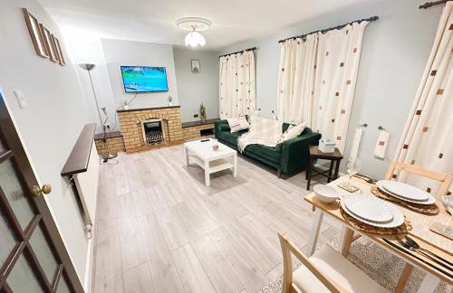 Spacious Luton Airport Accommodation - Perfect for Contractors, Families, Tourists & Long Stays - Foto 3